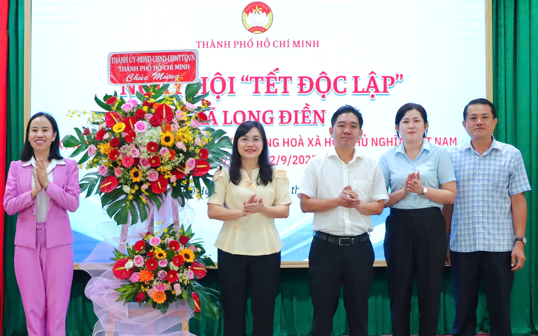 TPHCM: Hơn 6.000 phần quà, học bổng được trao trong "Ngày hội non sông - Dân tộc kết đoàn"