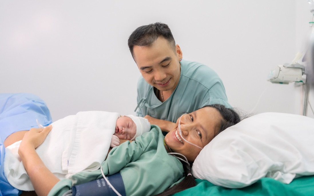 H'Hen Niê hạnh phúc chào đón con đầu lòng