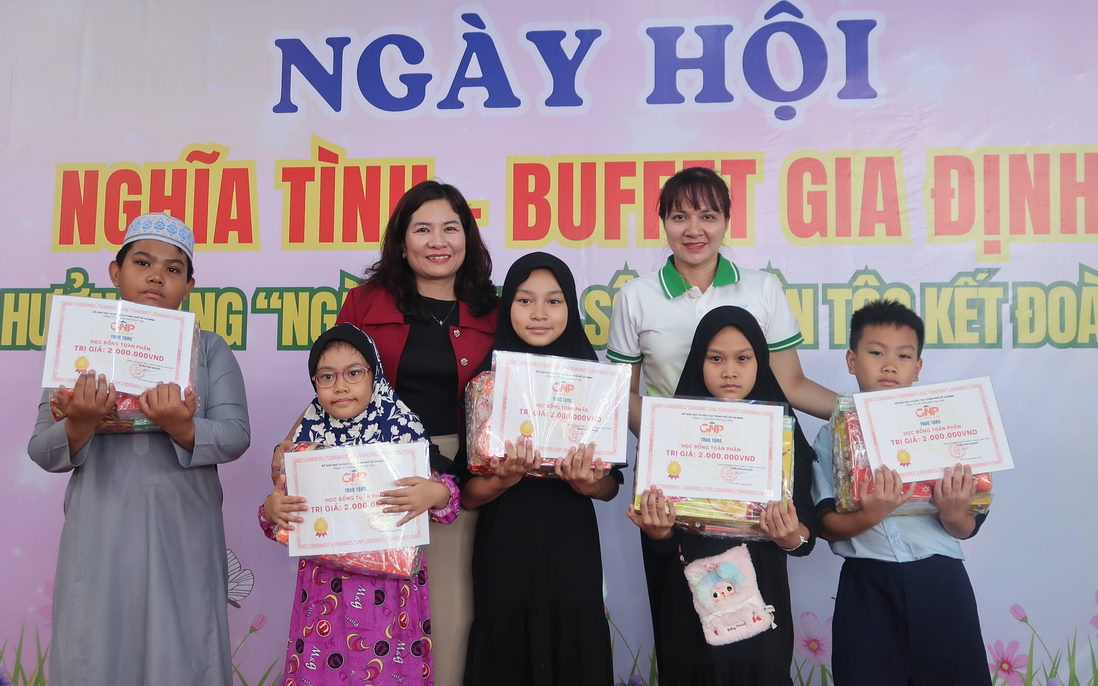 "Ngày hội nghĩa tình - Buffet Gia Định" mang yêu thương đến với người dân