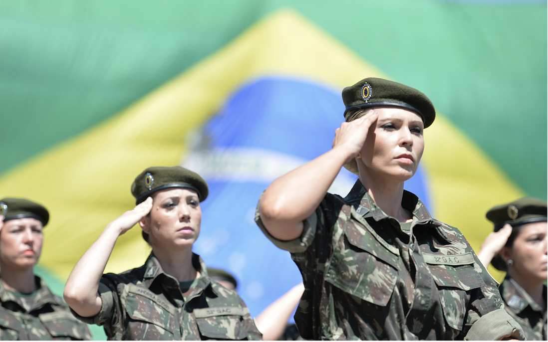 Brazil cho phép phụ nữ tham gia quân đội khi đủ 18 tuổi