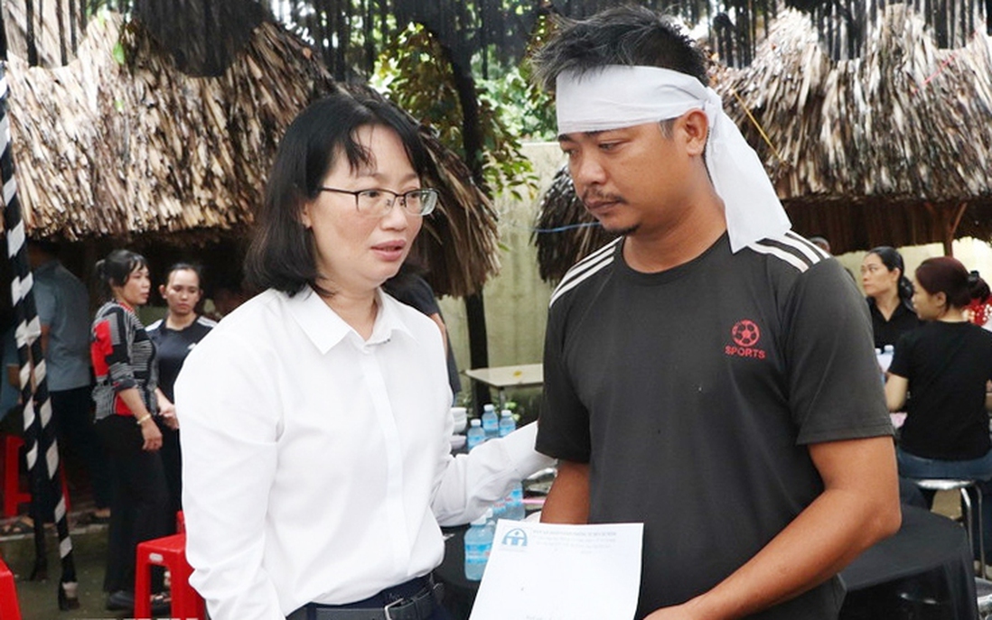 Lãnh đạo TPHCM thăm hỏi gia đình nạn nhân vụ tai nạn giao thông làm 3 người chết