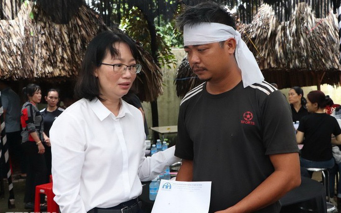 Lãnh đạo TPHCM thăm hỏi gia đình nạn nhân vụ tai nạn giao thông làm 3 người chết