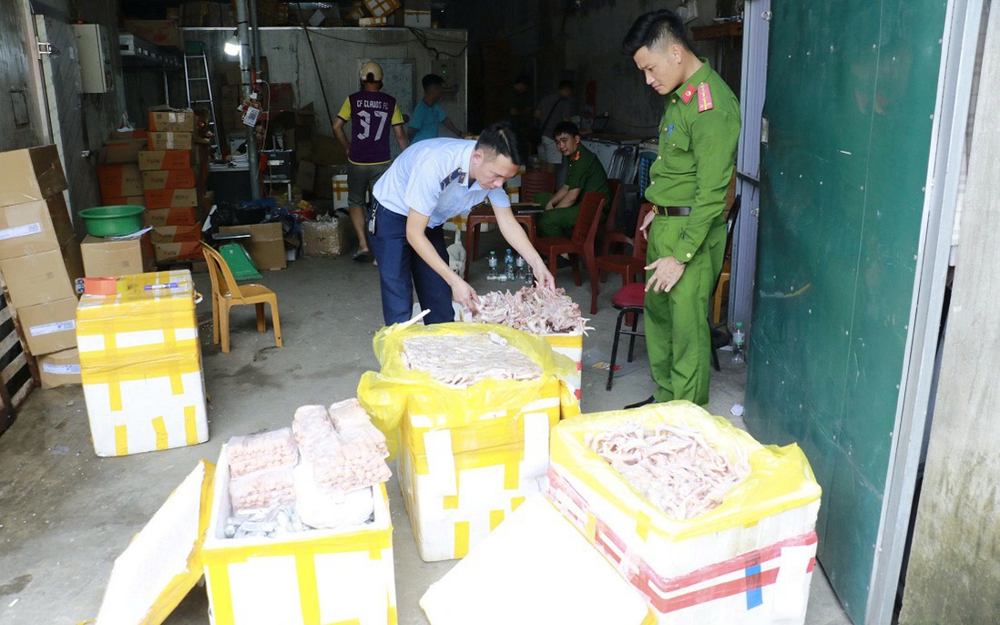 Phát hiện hàng ngàn sản phẩm đông lạnh không rõ nguồn gốc tại phường Trường Vinh