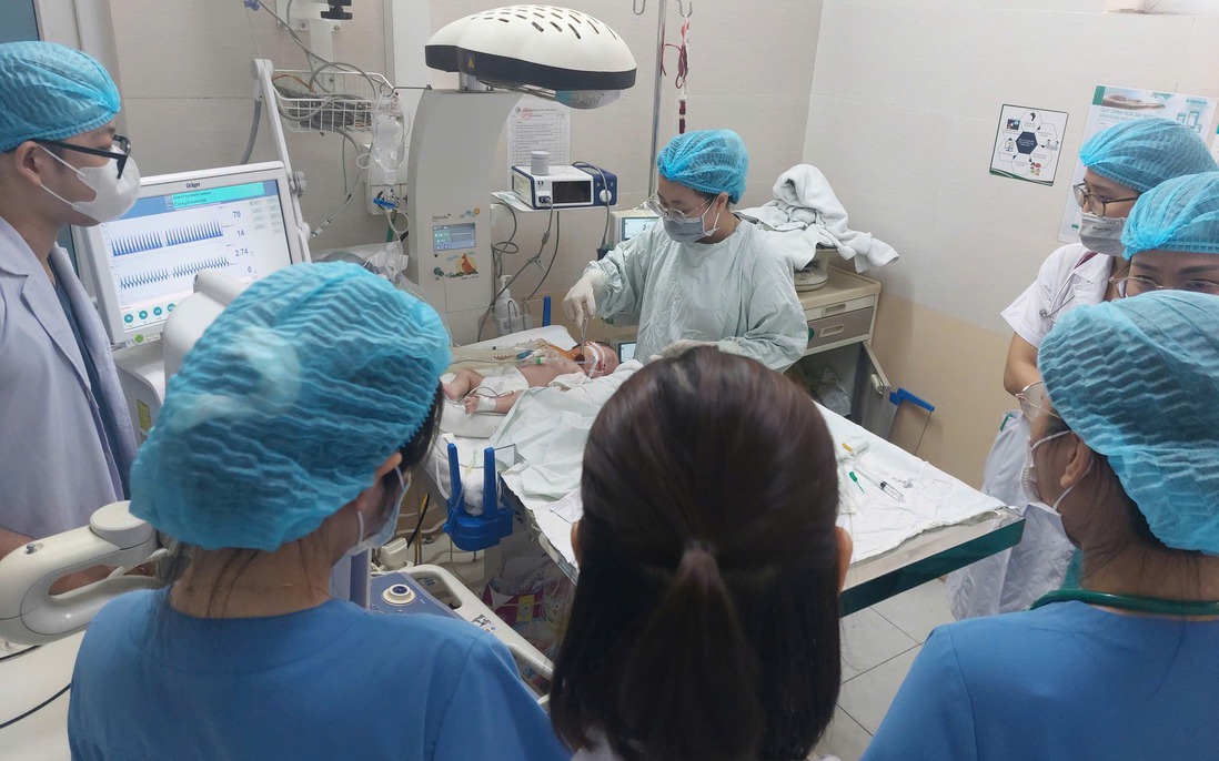 Cứu sống trẻ 1 tháng tuổi suy hô hấp nặng bằng kỹ thuật thở máy tần số cao 