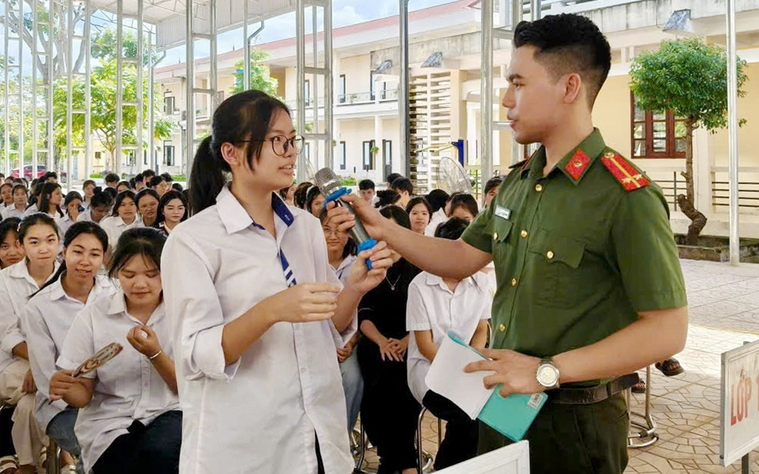 "Vắc-xin tinh thần" cho học sinh vùng cao