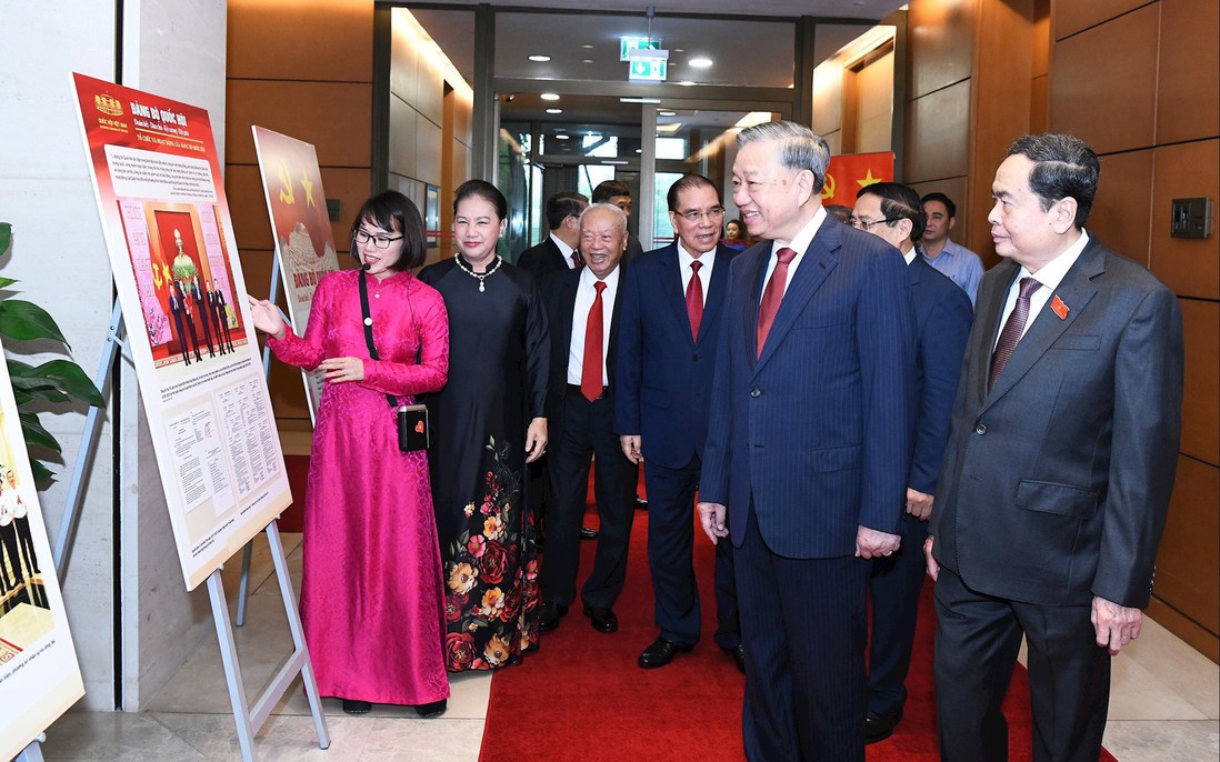 Tổng Bí thư Tô Lâm tham quan triển lãm "Đảng bộ Quốc hội: Đoàn kết - Dân chủ - Kỷ cương - Đột phá"