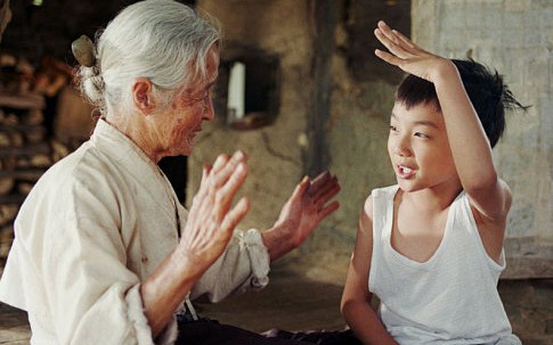 Gánh nặng tuổi già, nuôi cháu thay con