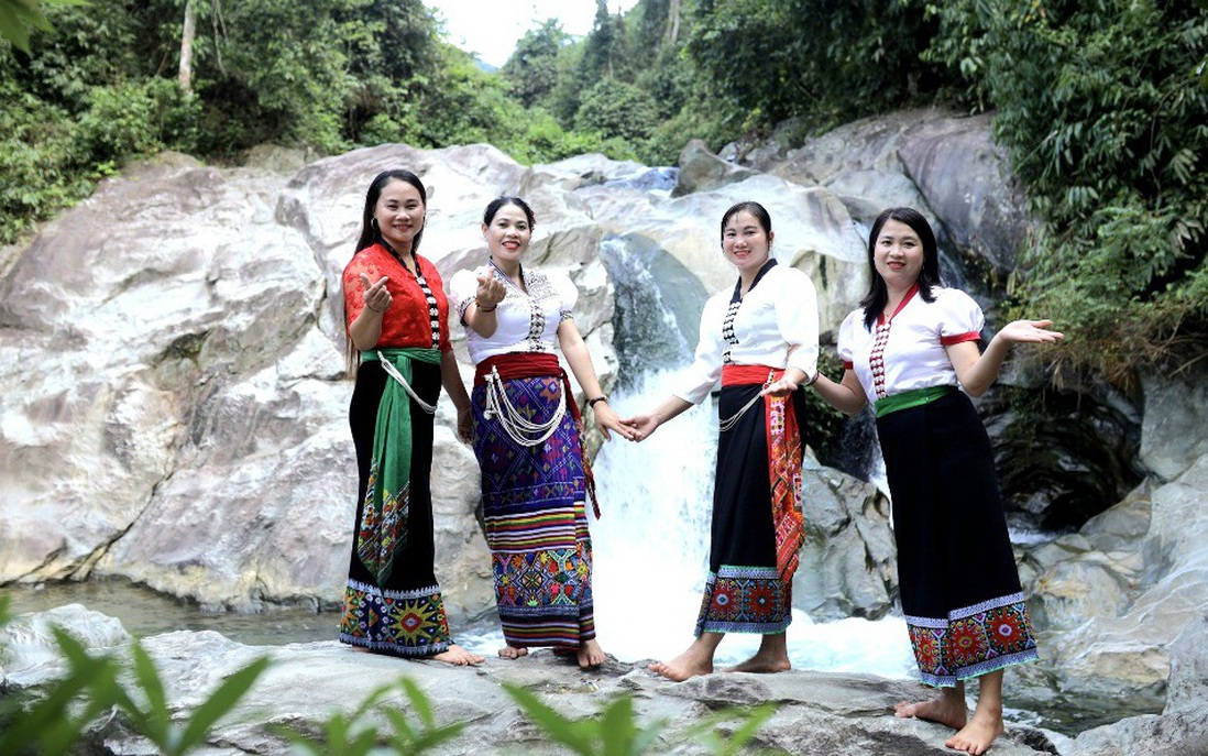 Những người phụ nữ Thái "thắp lửa" du lịch cộng đồng bên Thác Liếp