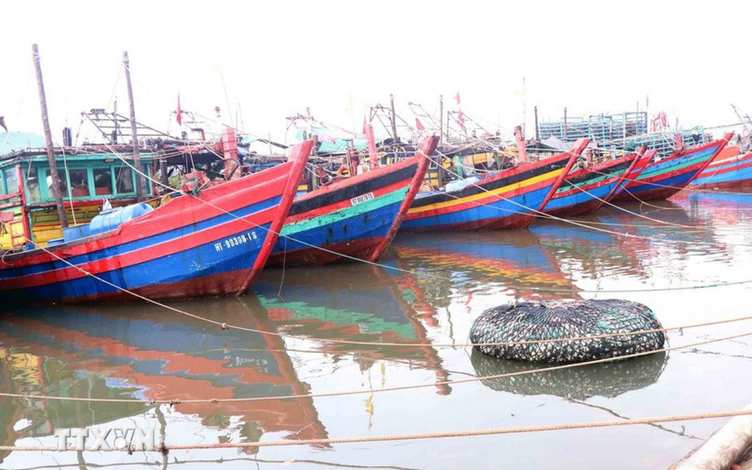 Bão số 10 rất mạnh và di chuyển nhanh, dự báo sẽ gây mưa rất lớn ở Bắc Bộ