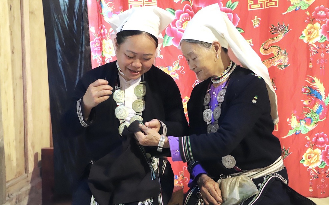 Giữ lửa nghề thêu của người Dao Tiền trong từng nếp nhà