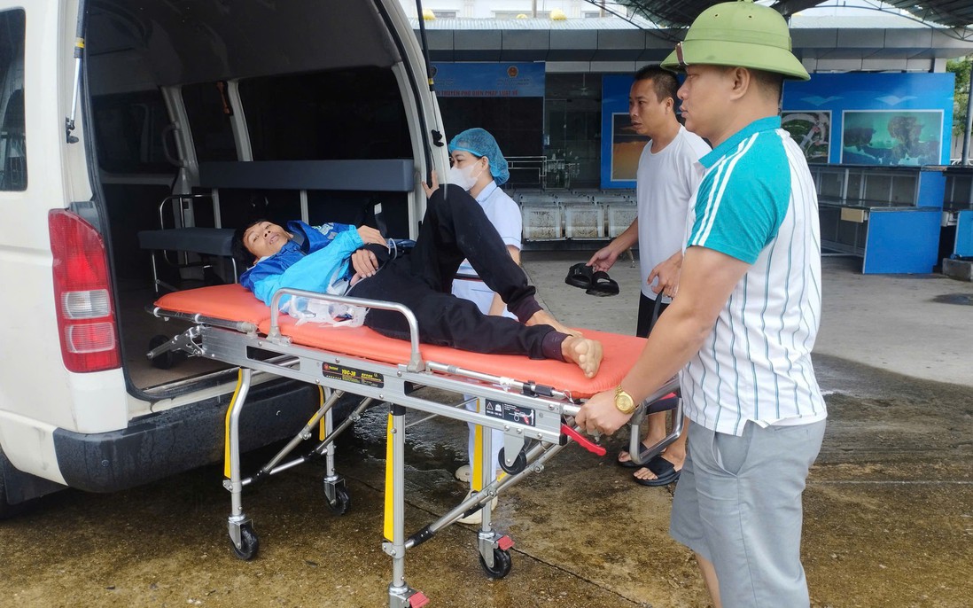 Hơn 2 giờ vượt sóng cấp cứu bệnh nhân viêm ruột thừa cấp tại đảo Quan Lạn