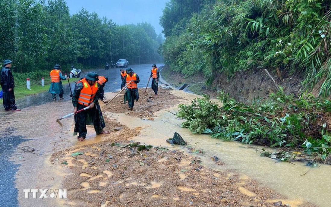 "Nguy cơ mưa lớn, lũ quét và sạt lở đất ngay sau bão số 10 vẫn còn rất lớn"