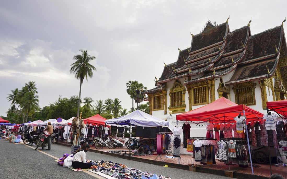 Khám phá 500 gian hàng ở chợ đêm Luang Prabang