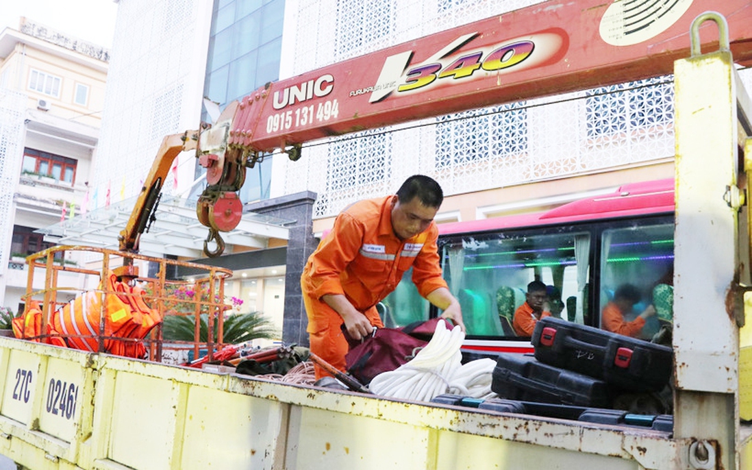 Bão số 10 ảnh hưởng tới việc cấp điện cho hơn 2,6 triệu hộ dân tại miền Bắc và miền Trung
