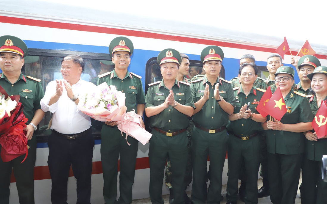 Tiễn 1.257 cán bộ, chiến sĩ hoàn thành nhiệm vụ diễu binh, diễu hành A80