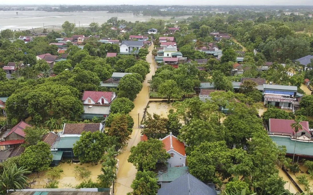 Thanh Hóa oằn mình trong lũ: Hàng trăm nhà dân, trường học ngập sâu