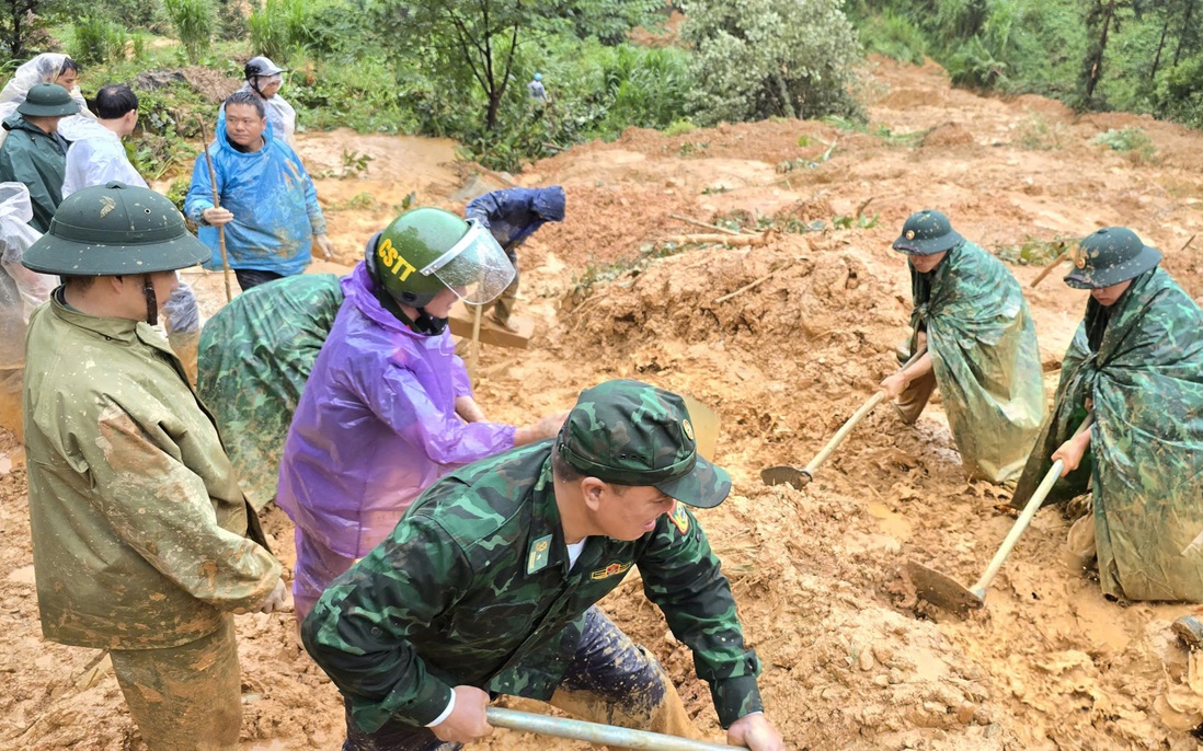Tuyên Quang: Bộ đội Biên phòng huy động lực lượng tìm kiếm gia đình 4 người mất tích do sạt lở 