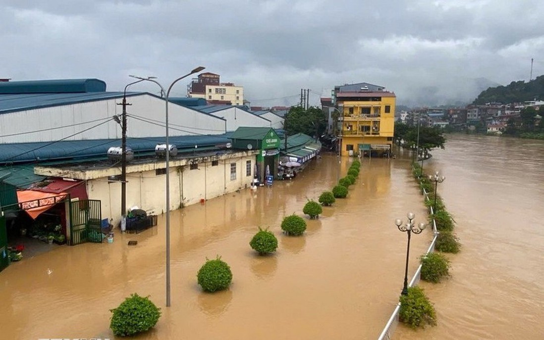 Bão số 10 và mưa lũ khiến 122 người thương vong, 137.140 nhà bị ngập, hư hỏng