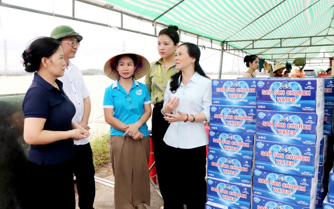 Phụ nữ Thanh Hóa chung tay sẻ chia khó khăn với người dân vùng lũ Nông Cống