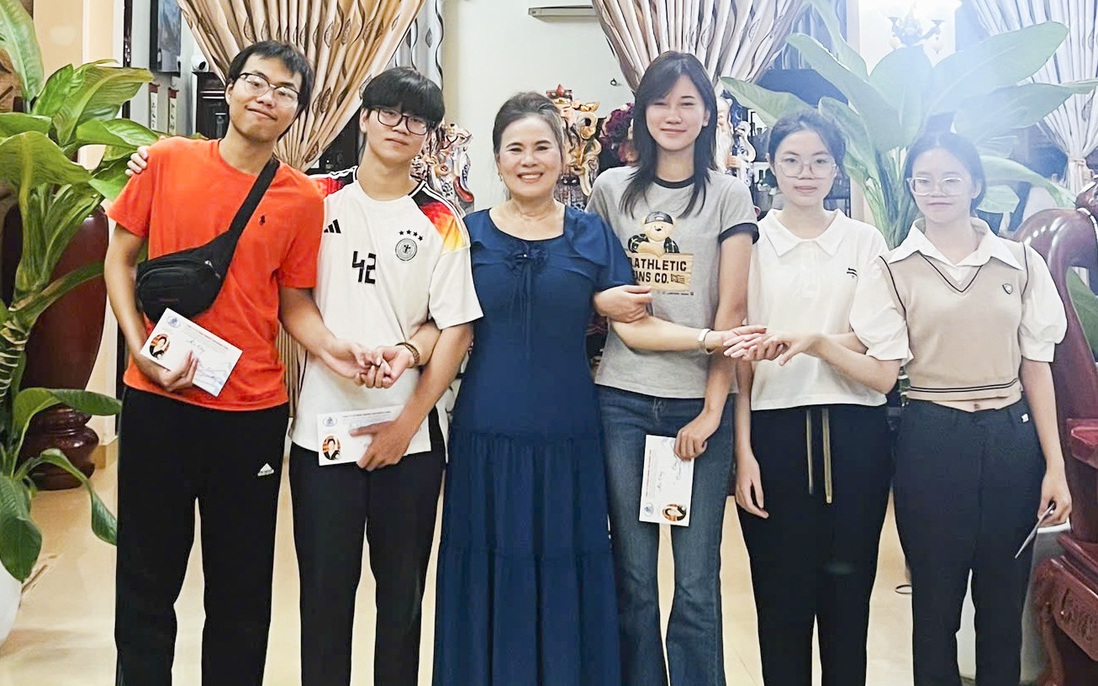 "Mẹ đỡ đầu" - nối dài những yêu thương cho trẻ thiệt thòi 