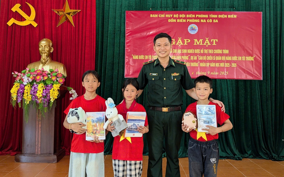 Trao tặng 38 suất quà động viên học sinh nghèo trước thềm năm học mới