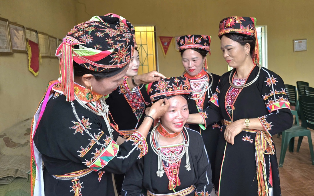 Tạo cơ hội để phụ nữ DTTS học hỏi, dạy con giữ gìn bản sắc văn hóa dân tộc