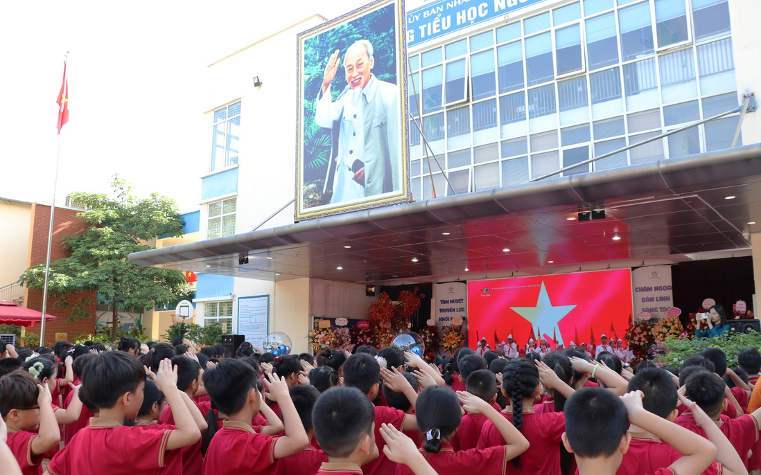 Học sinh hân hoan trong Lễ khai giảng đặc biệt