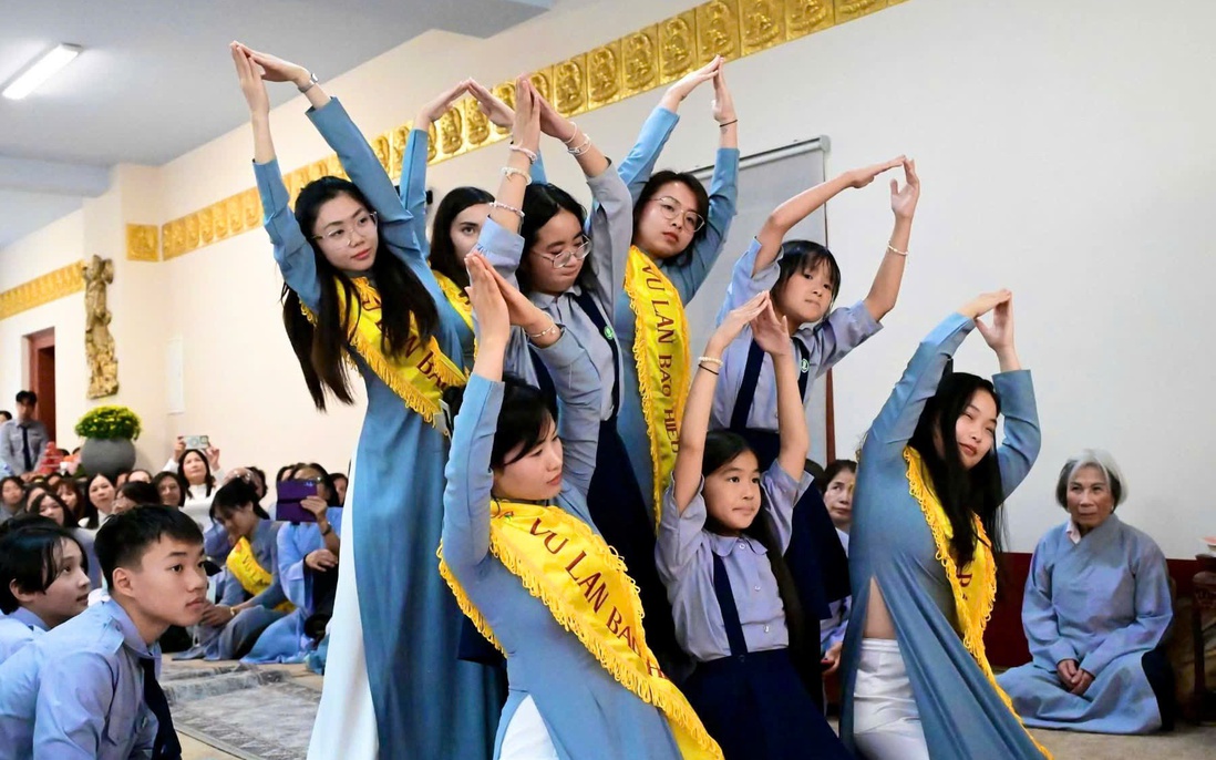 Vu Lan ở đất khách: Những người con xa xứ gửi tình yêu về quê mẹ