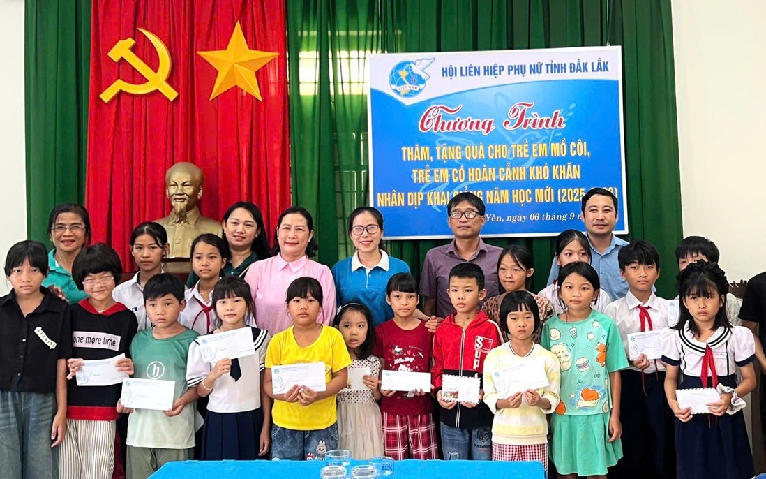 Đắk Lắk: "Mẹ đỡ đầu" tiếp bước con đến trường trong năm học mới