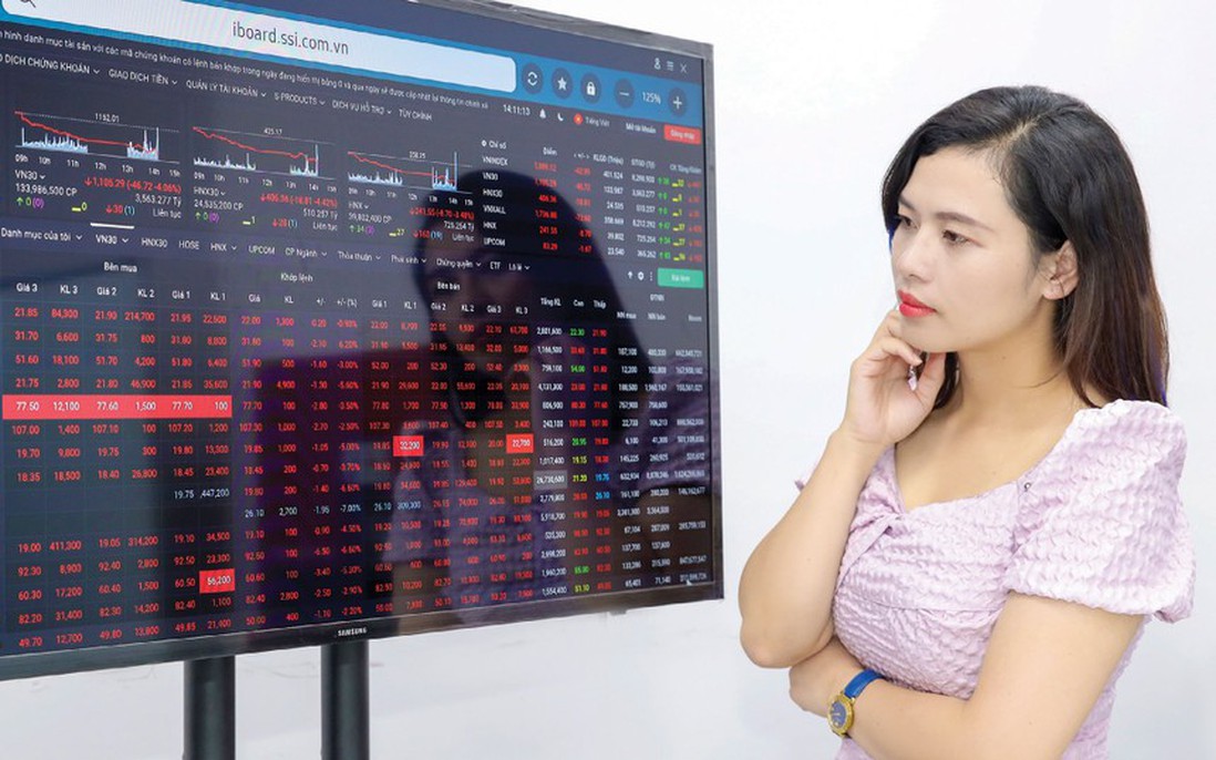 Chứng khoán "đỏ lửa" trước áp lực "chốt" lời