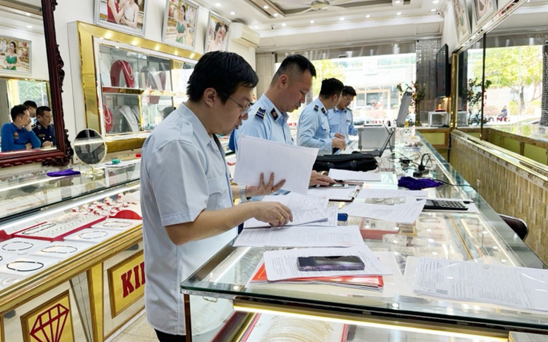 Ngày 9/9/2025 thanh tra việc chấp hành pháp luật của các doanh nghiệp kinh doanh vàng
