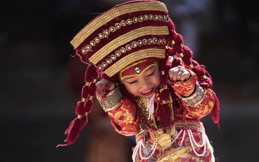 Mùa lễ hội của Nepal bắt đầu bằng cuộc diễu hành dành cho nữ thần sống