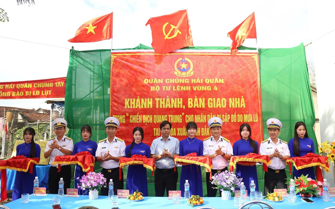 Quân chủng Hải quân bàn giao 8 căn nhà trong "Chiến dịch Quang Trung"