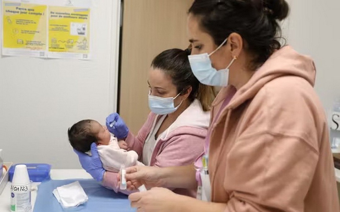 Pháp đối mặt nguy cơ tăng trưởng dân số âm lần đầu kể từ sau Thế chiến II