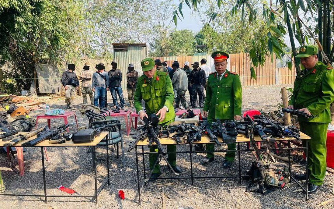Xử lý 23 thanh niên mang hàng chục khẩu súng bắn đạn nhựa chơi "đánh trận giả"