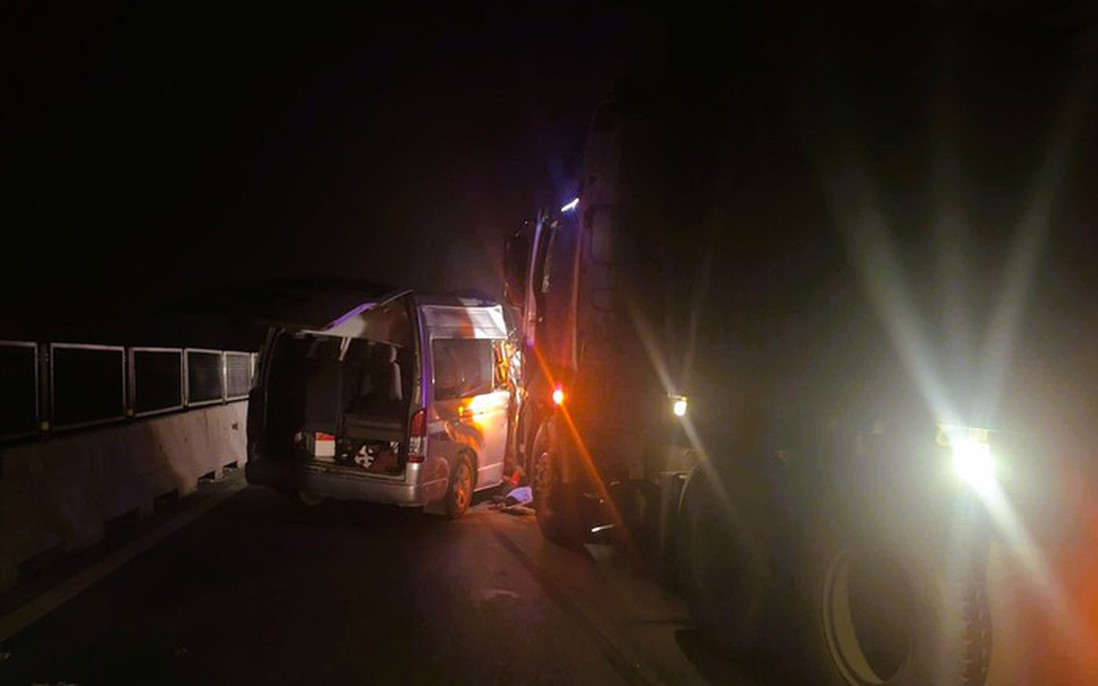 3 ô tô tông nhau trên cao tốc Bắc - Nam, 4 người tử vong