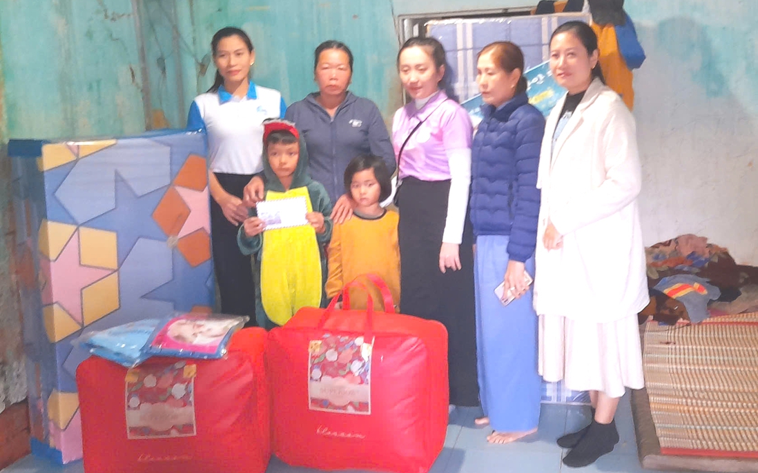 Ấm áp chương trình "Xuân yêu thương" đến với người bà đơn thân