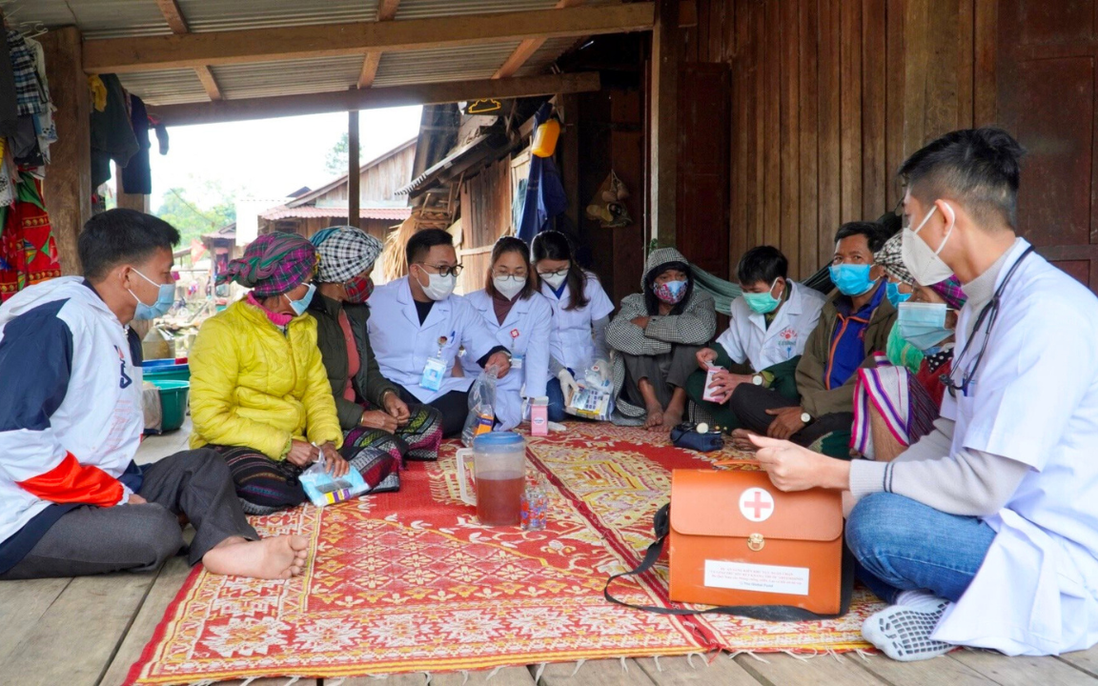 Đề xuất nâng phụ cấp cho nhân viên y tế thôn, bản