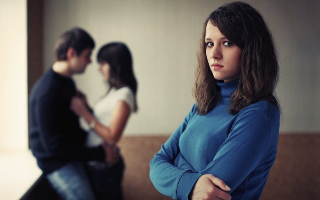 Người chồng hai mặt: Ngoại tình trong "vỏ bọc" tử tế