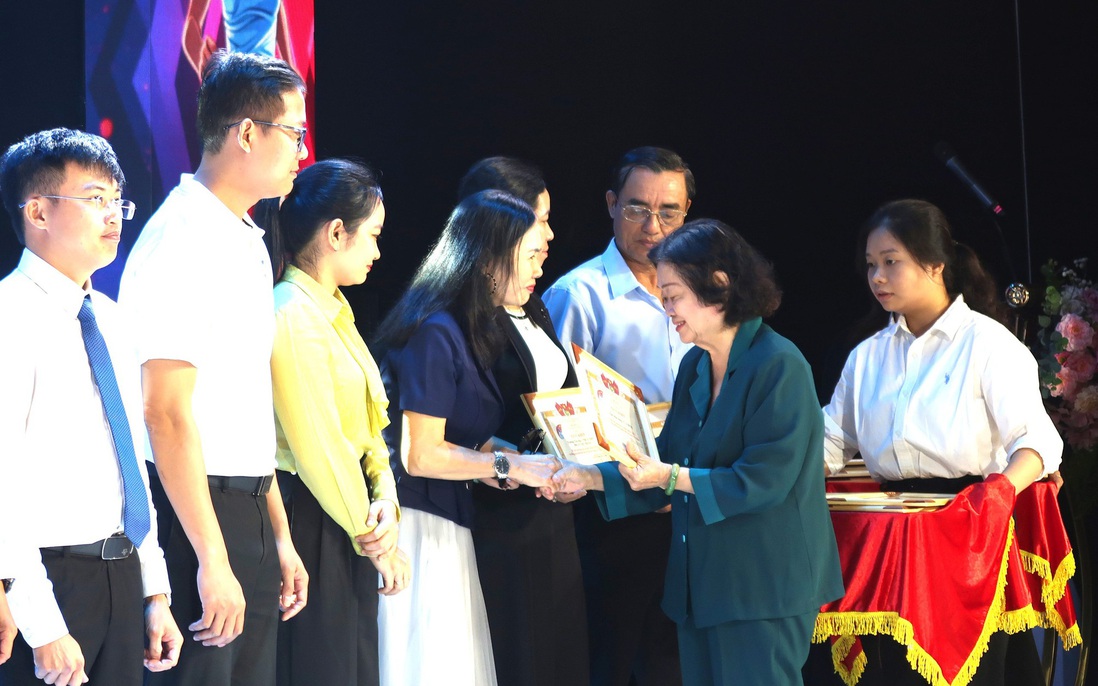 Quỹ Học bổng Vừ A Dính nhận hơn 2,2 tỷ đồng từ giải chạy bộ UpRace 2025