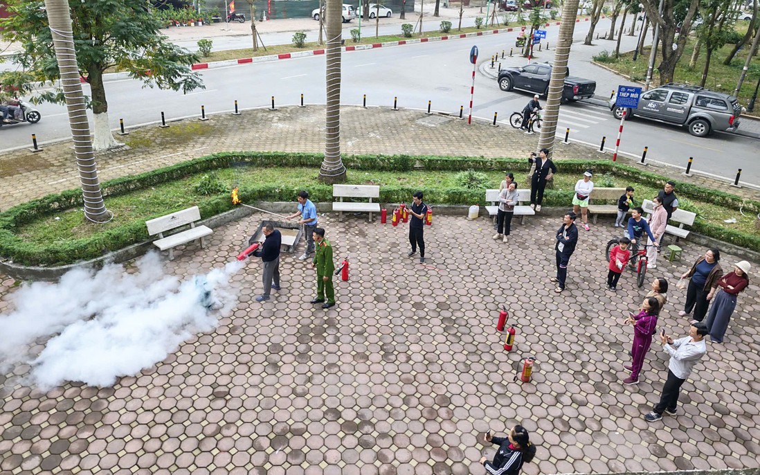 Trang bị kỹ năng phòng cháy, cứu hộ cho cư dân Khu đô thị Việt Hưng