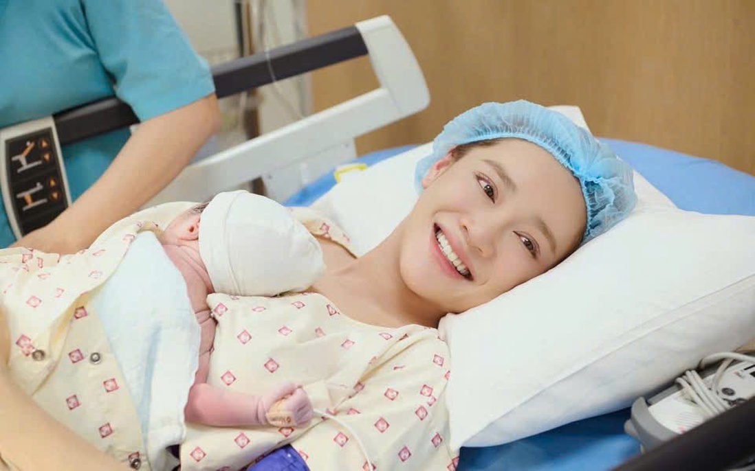 Nhã Phương sinh con thứ 3, Trường Giang bật khóc khi không ở cạnh lúc vợ "vượt cạn"