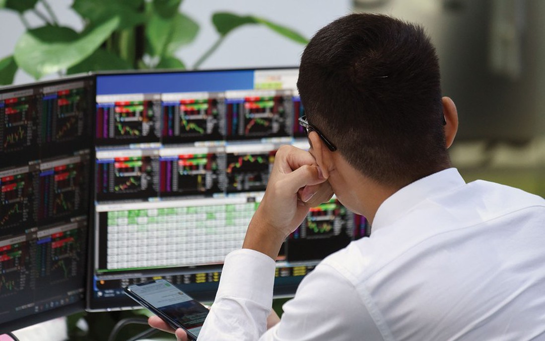 Áp lực bán lan rộng, VN-Index lao dốc trong phiên 26/1