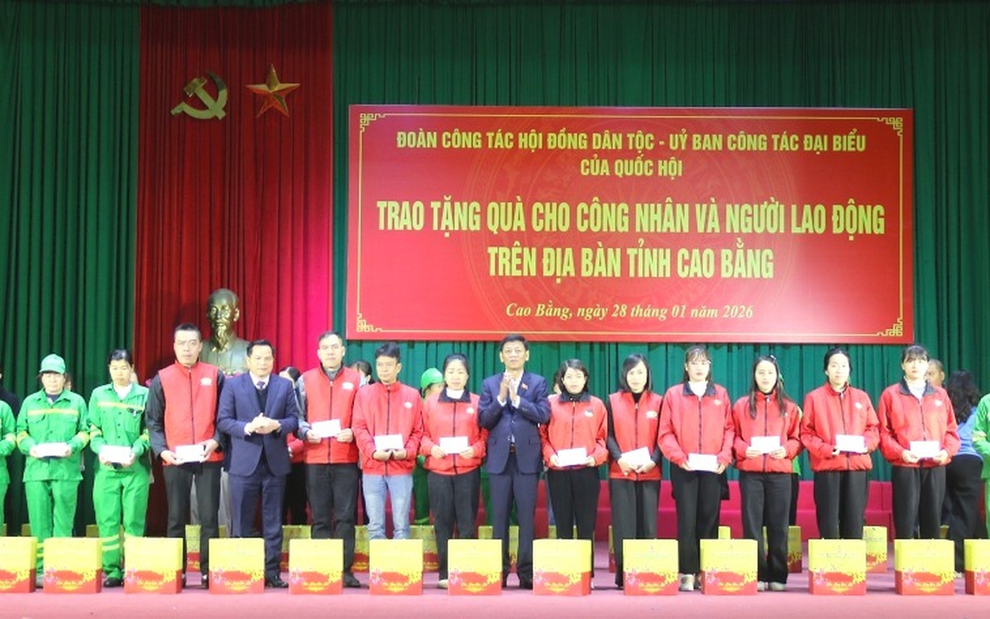 Chung sức chăm lo người dân vùng biên đón Tết