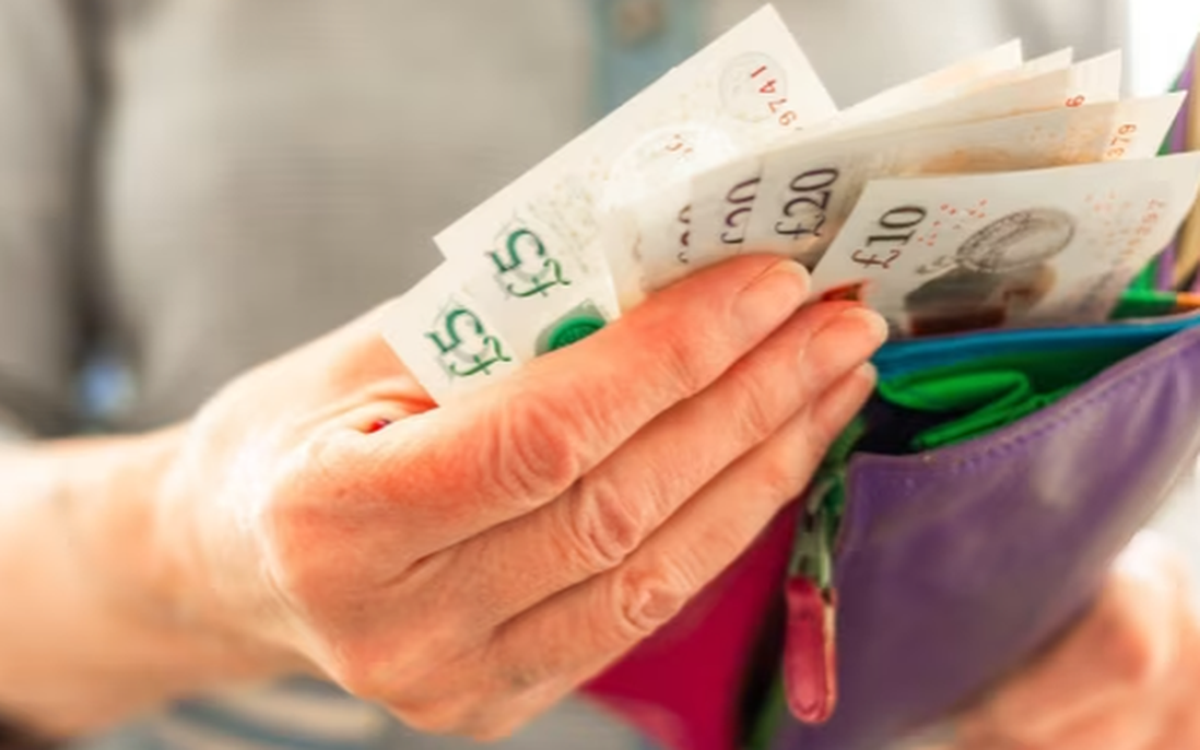 Giải bài toán chênh lệch giới trong minh bạch tiền lương và sẻ chia việc nhà