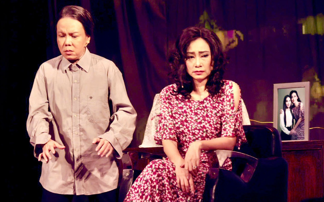 Tuyết Thu, Việt Hương hóa thân thành vũ nữ trong vở "Con gái chị Hằng"