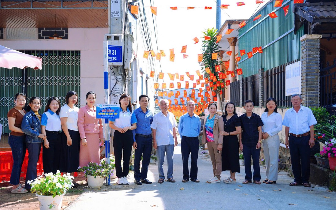 Phụ nữ Lâm Đồng chung tay làm đẹp từng con đường, góc phố