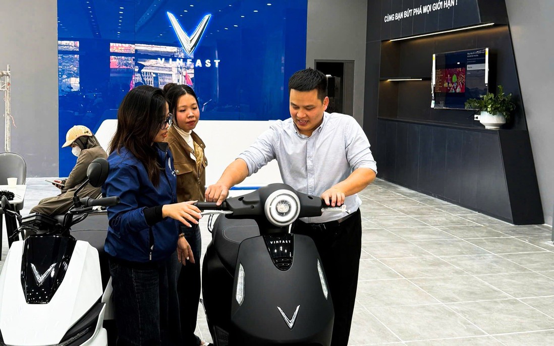 Doanh thu gần 100 tỷ đồng/năm, chủ chuỗi showroom tiết lộ lý do khách tin tưởng xe điện VinFast