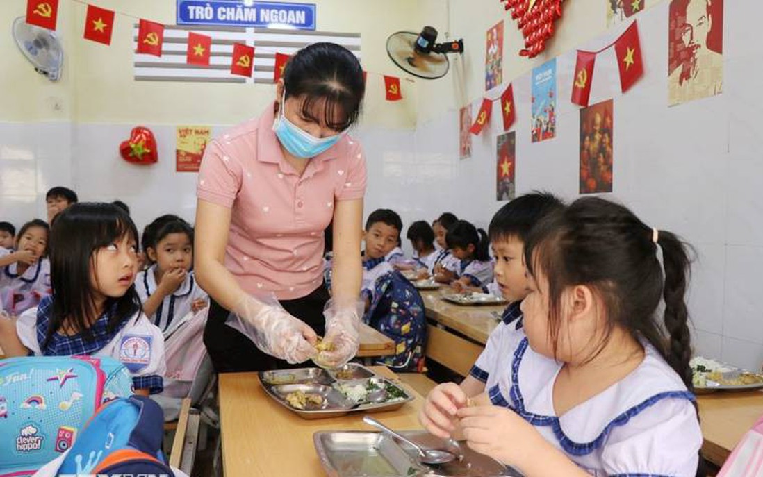 Nhiều trường học tại TPHCM dừng tổ chức bữa ăn bán trú cho học sinh