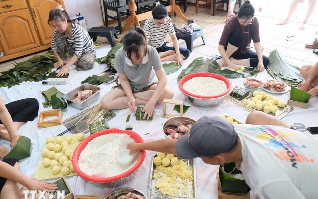 Gói bánh chưng nơi xa vạn dặm, giữ gìn hương Tết Việt trên đất Nam Phi